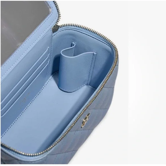 CHANEL Blue vanity bag - Picture 3 of 7